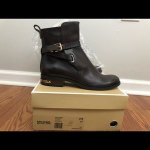 Story Ankle Flat Boot (Leather)